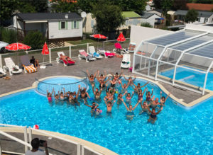 activités dans la piscine en Vendée
